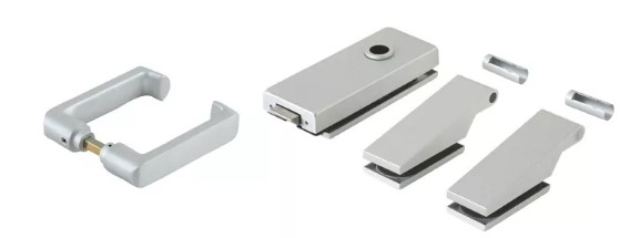 Stříbrné obdélníkové + 2 závěsy + zámek BB + klika